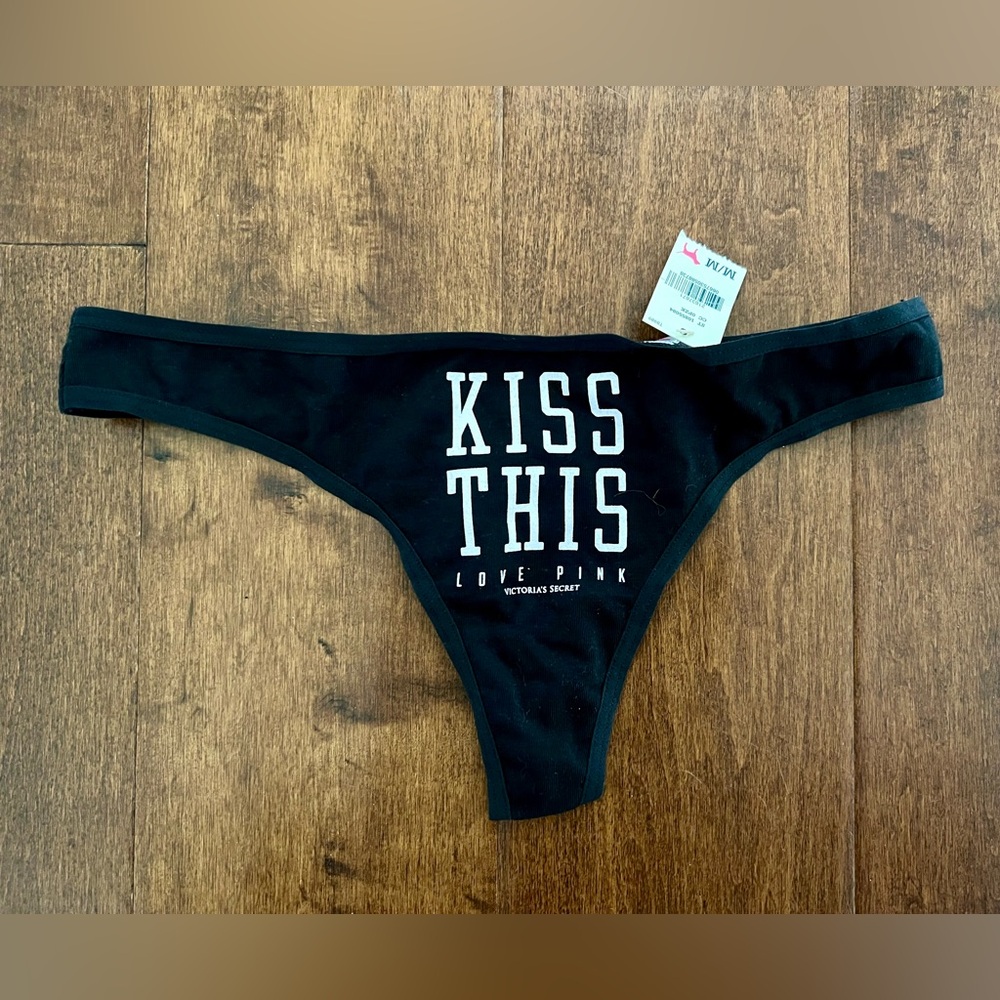 NWT RARE VTG 2010s Victoria’s Secret Pink Kiss This extra low rise thong panty M